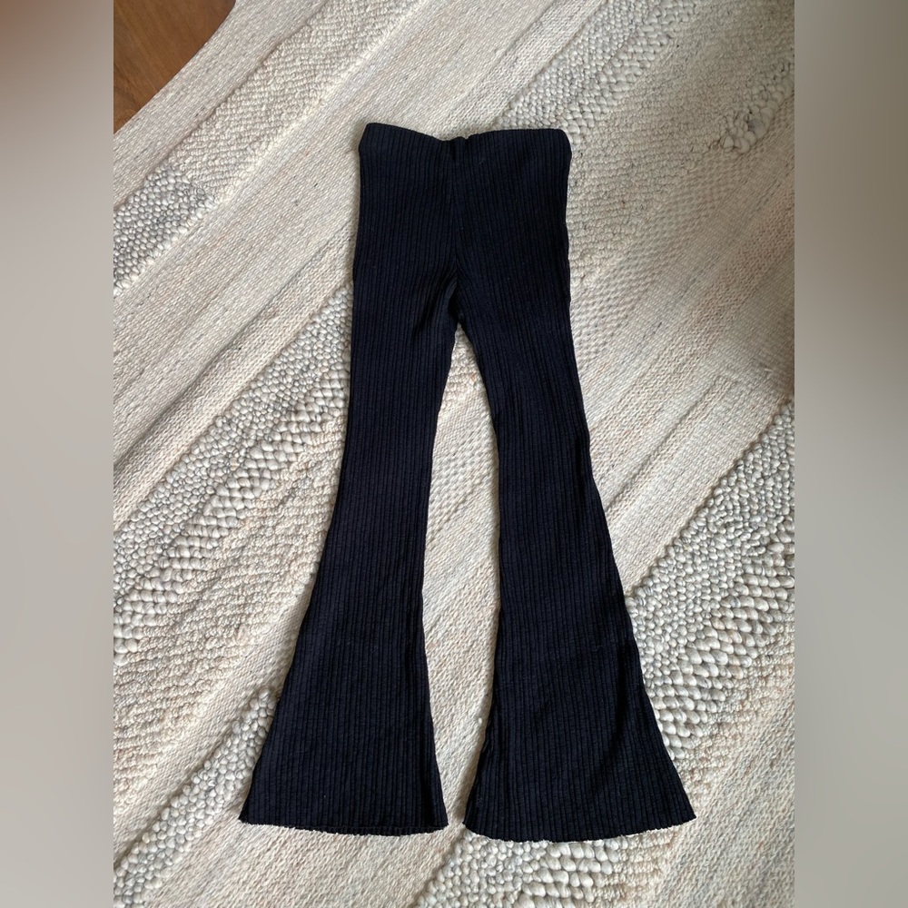 Urban Outfitters Rosie High-Waisted Cropped Flare Pant, Black, Size M